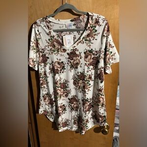 Lularoe NWT Iris Size Medium Floral Tunic Top